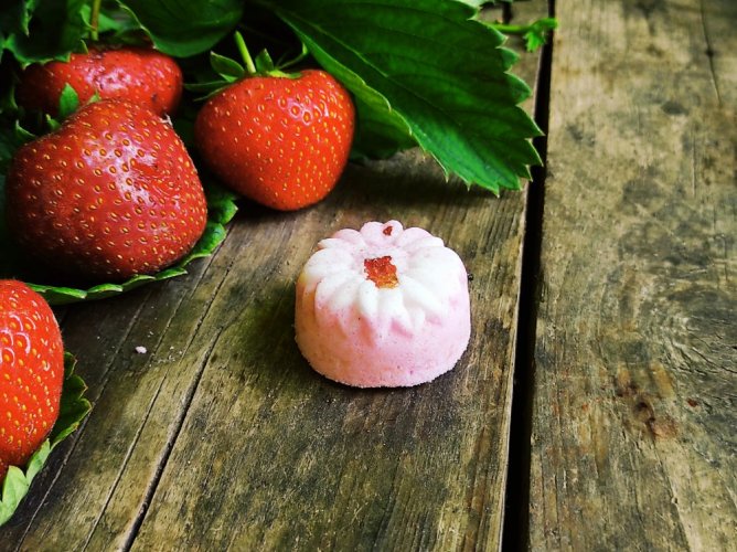 Mýdlárna Erdé - šumivá bombička Lesní jahoda - Varianta: Malá 25 g