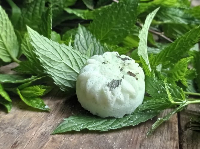 Mýdlárna Erdé - šumivá bombička Máta - Varianta: Malá 25 g